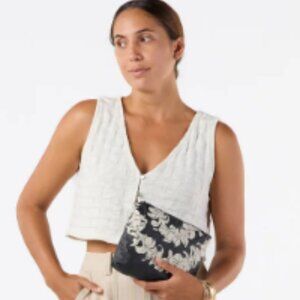 Small Pouch Plumeria Lei  NWT